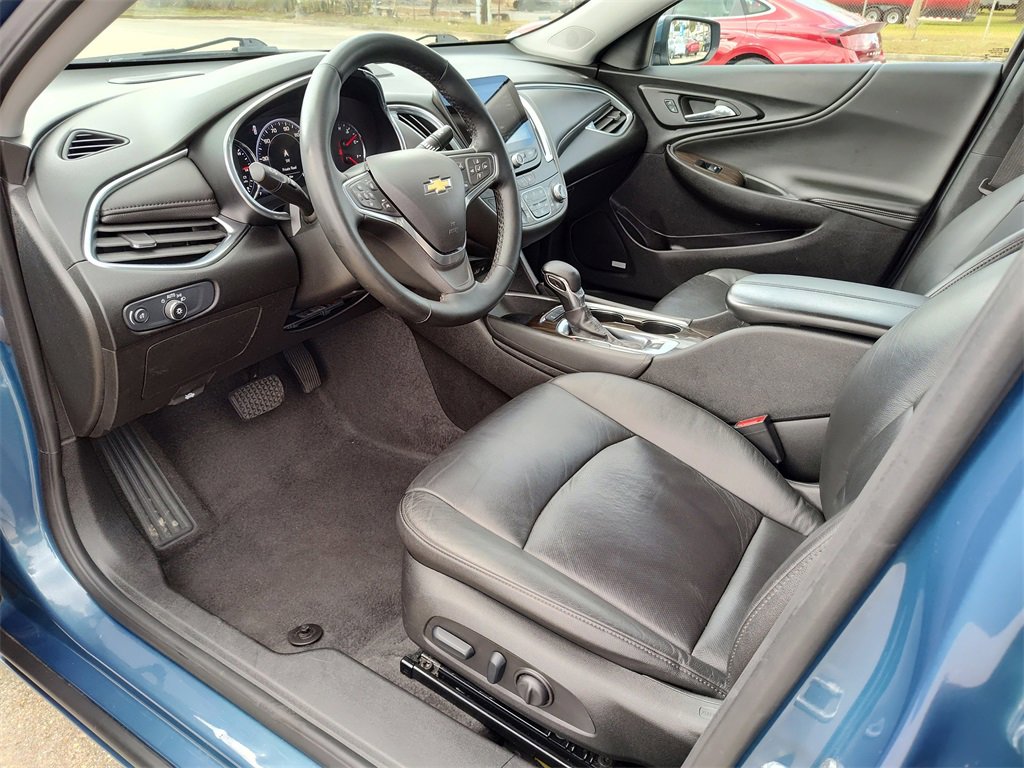 Used 2024 Chevrolet Malibu LT image 2
