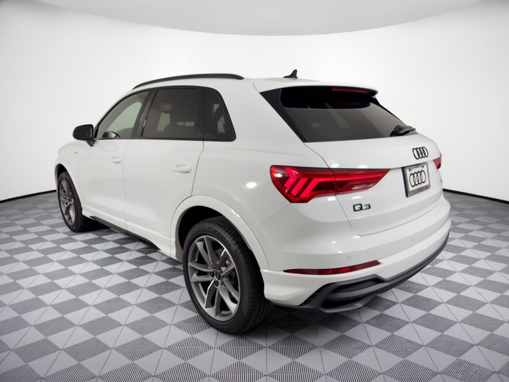 Certified 2025 Audi Q3 2.0T Premium w/ Convenience Package AWD/4WD image 3