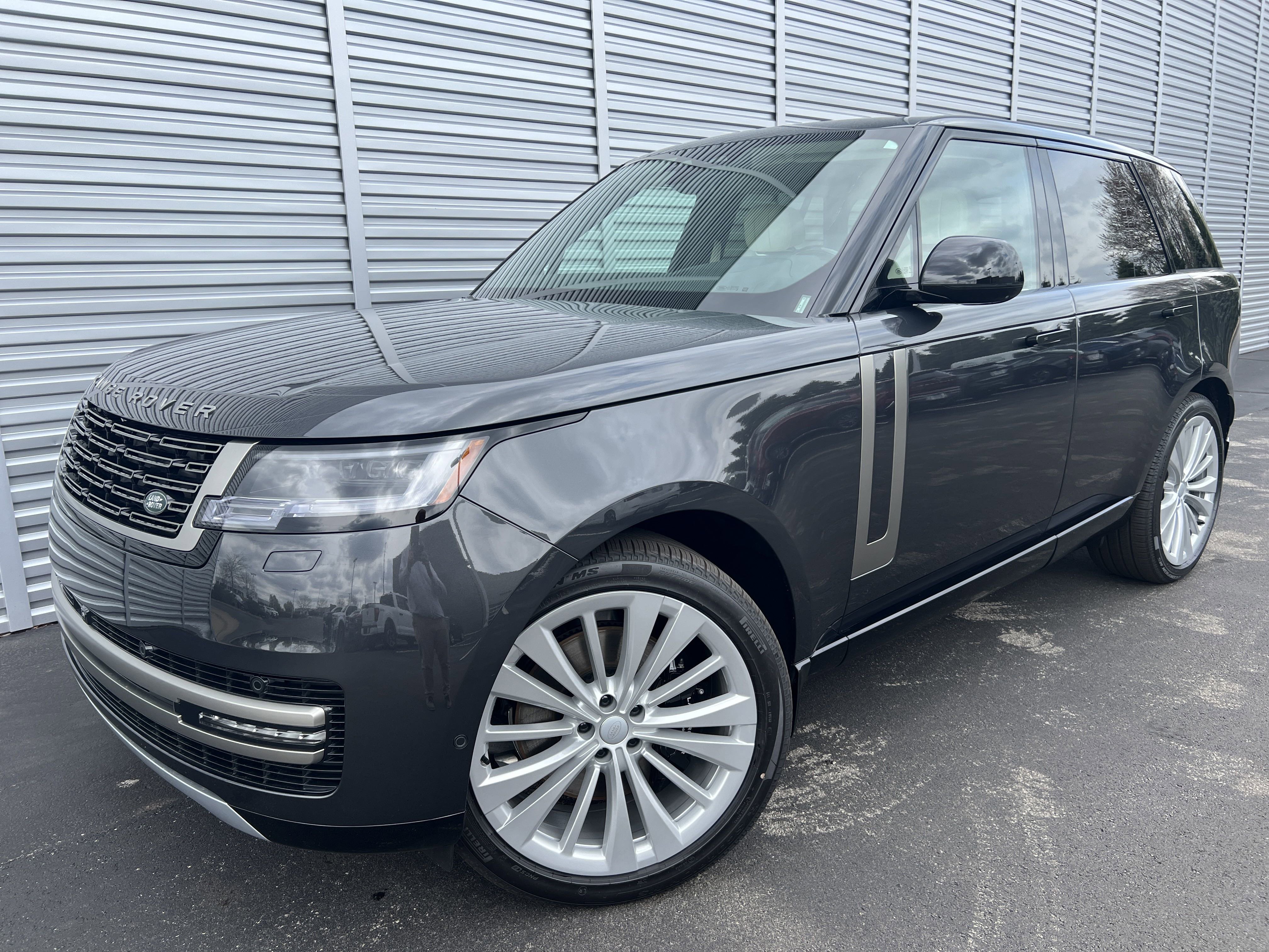 New 2025 Land Rover Range Rover SE image 1