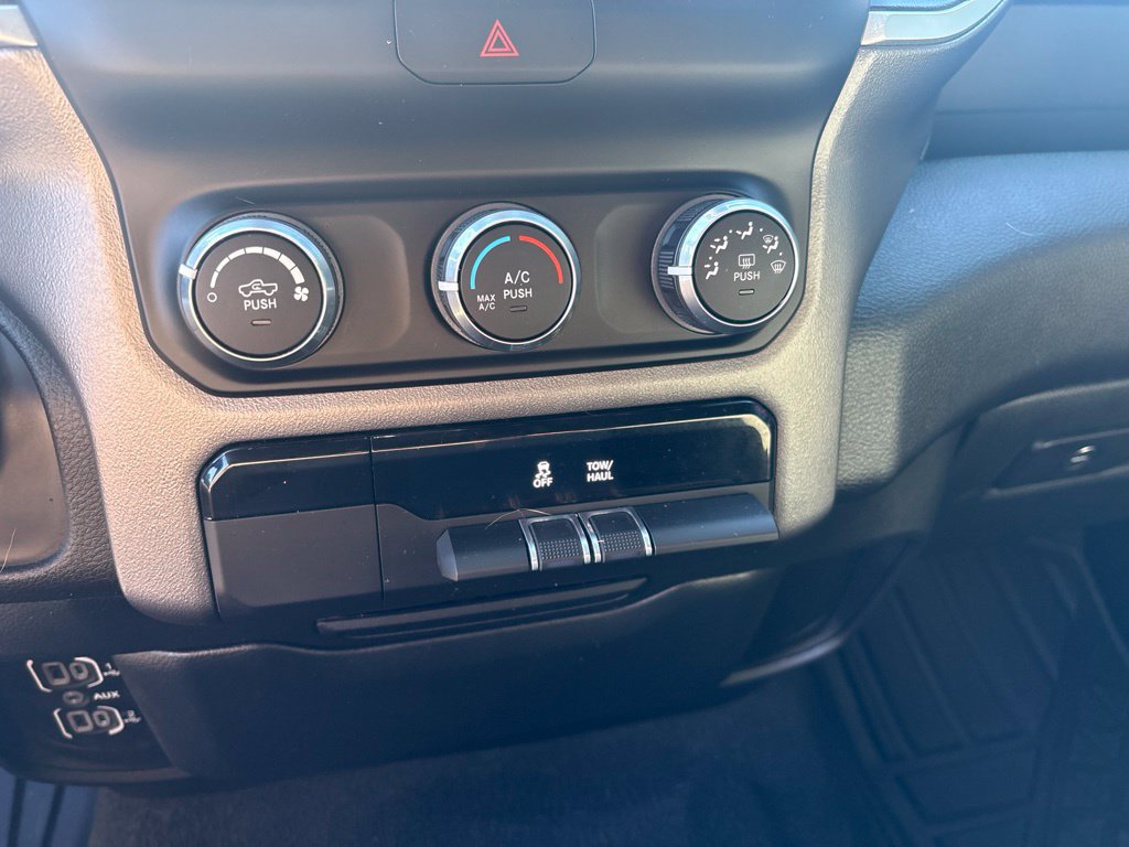 Used 2022 RAM 1500 4x4 Crew Cab image 34