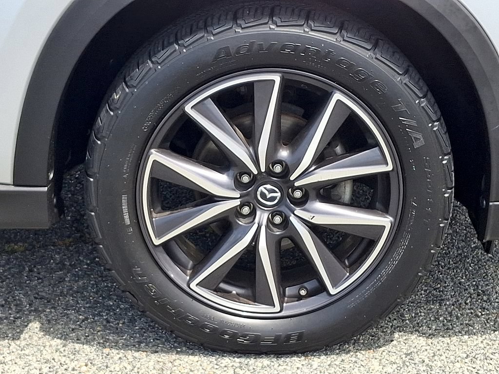 Used 2018 MAZDA CX-5 Touring w/ Preferred Equipment Package FWD image 8