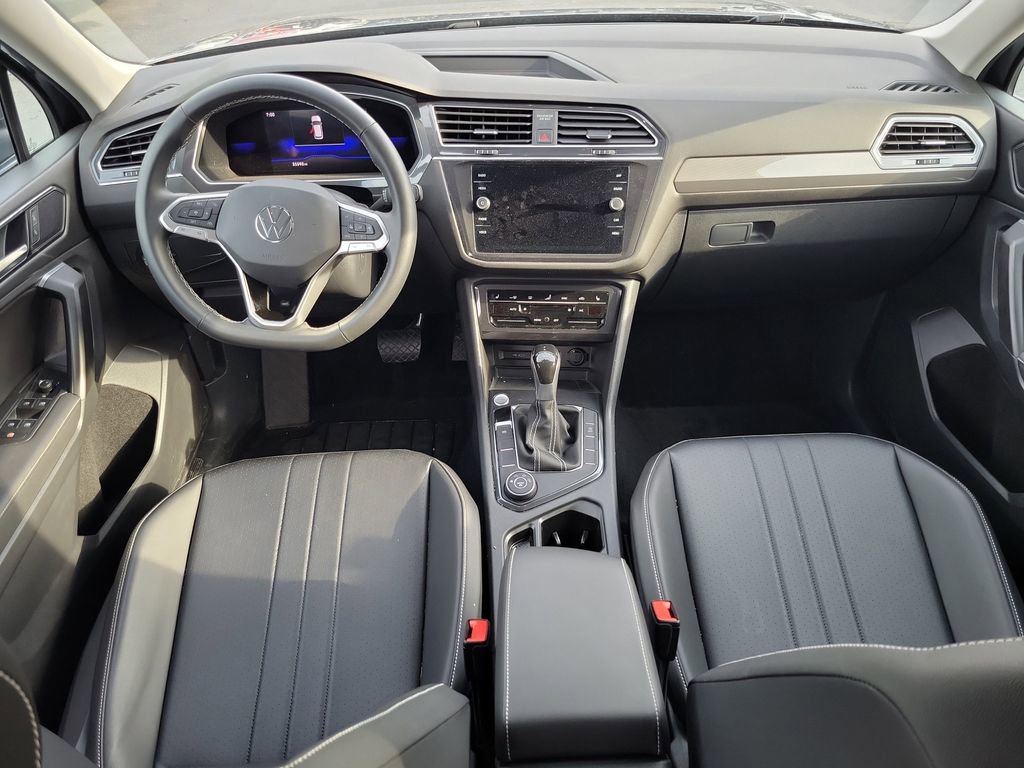 Used 2022 Volkswagen Tiguan SE image 16