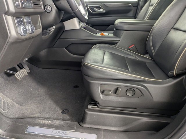 Used 2021 GMC Yukon XL SLT w/ SLT Premium Package image 12