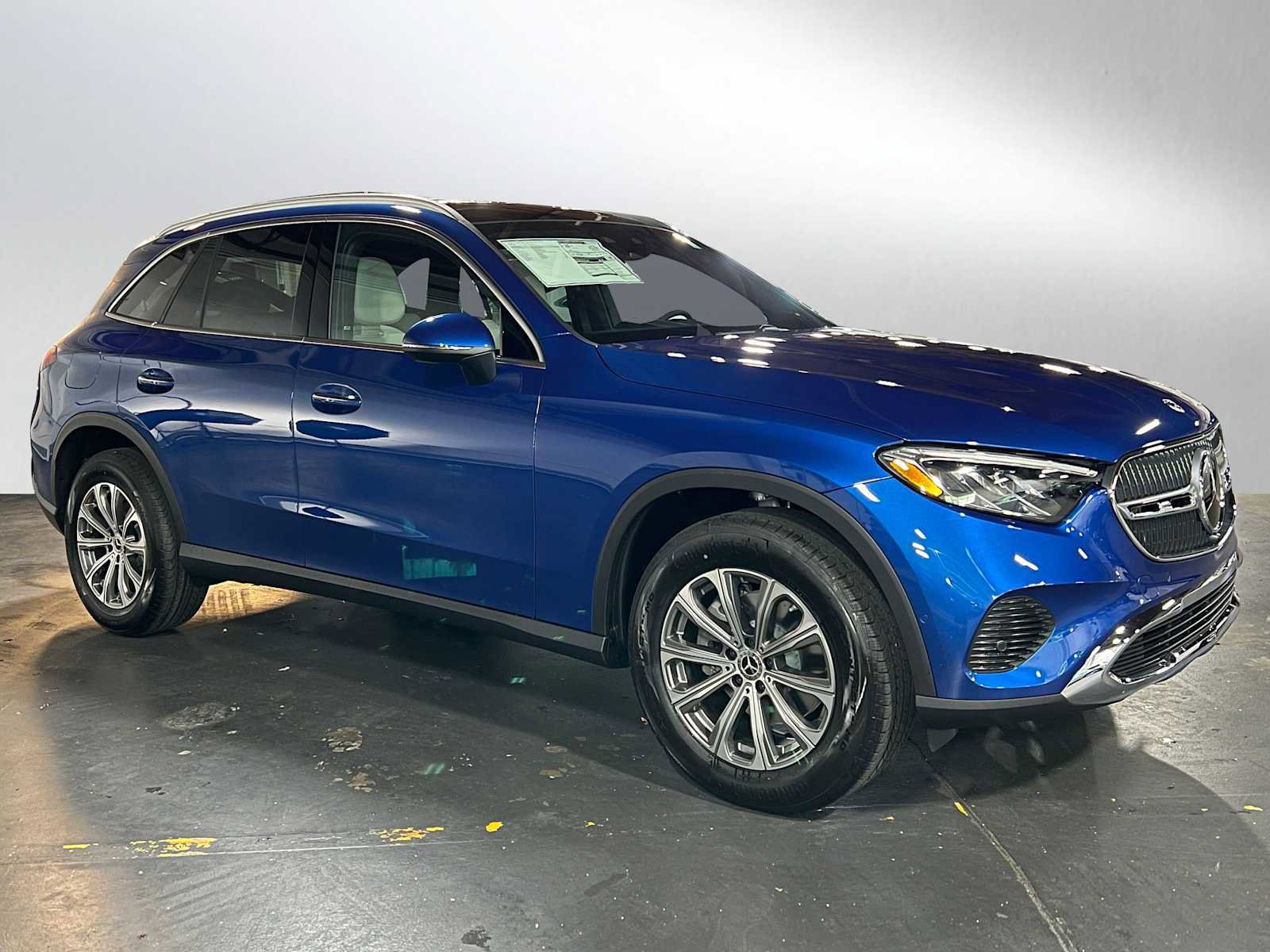 Used 2025 Mercedes-Benz GLC 300 4MATIC image 7