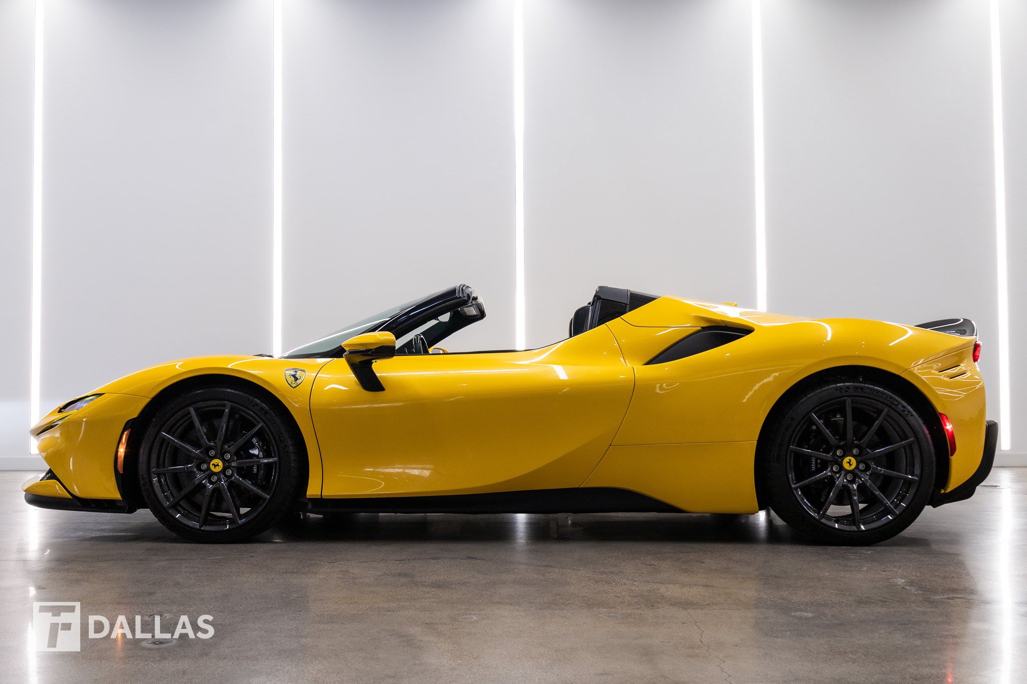 Used 2024 Ferrari SF90 Spider AWD/4WD image 1