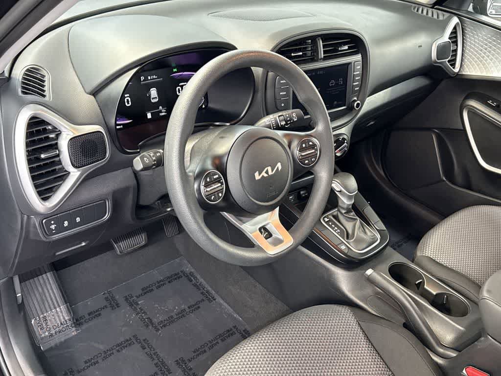 Used 2025 Kia Soul LX w/ LX Technology Package FWD image 13
