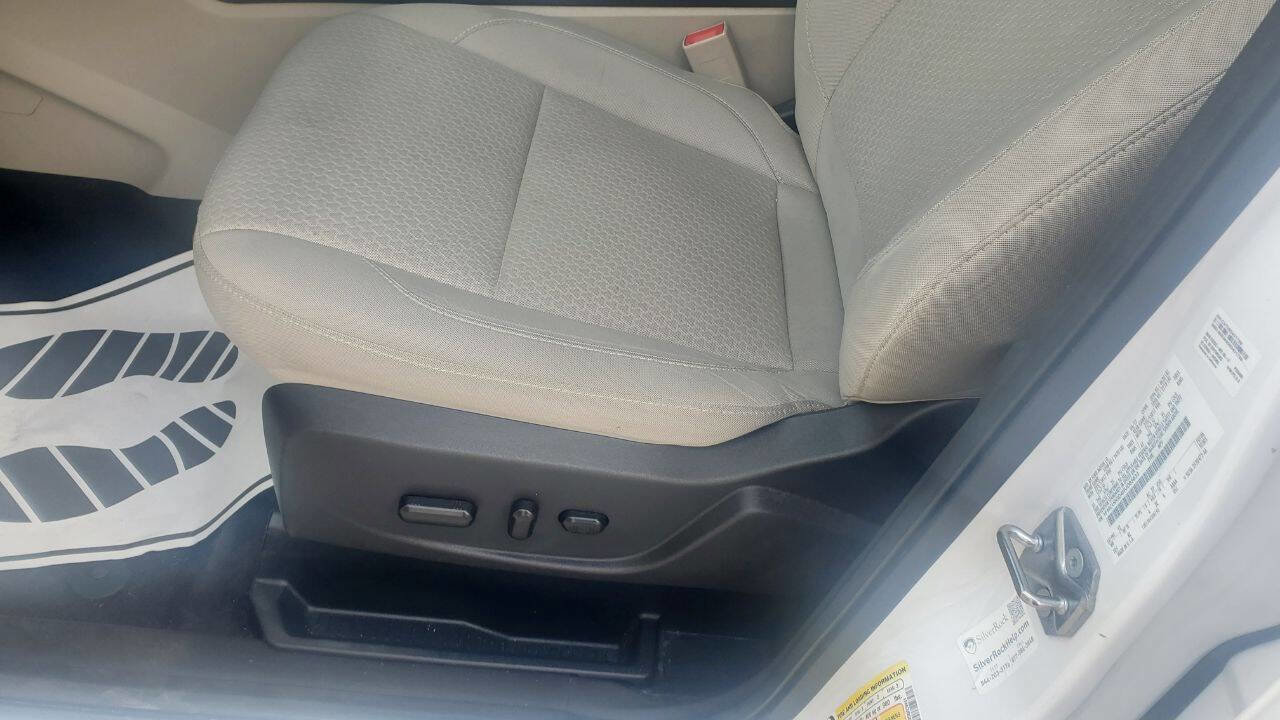 Used 2017 Ford Escape SE FWD image 10