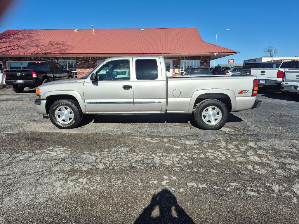 Used 2006 GMC Sierra 1500 SLE w/ Light Duty Power Package image 3
