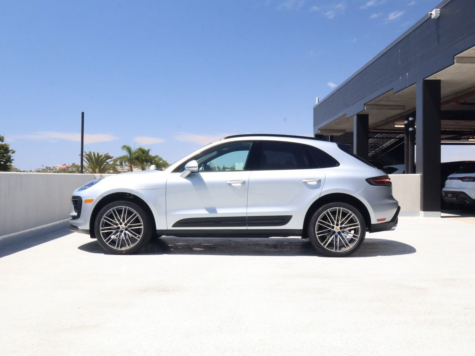 Certified 2026 Porsche Macan AWD/4WD image 2