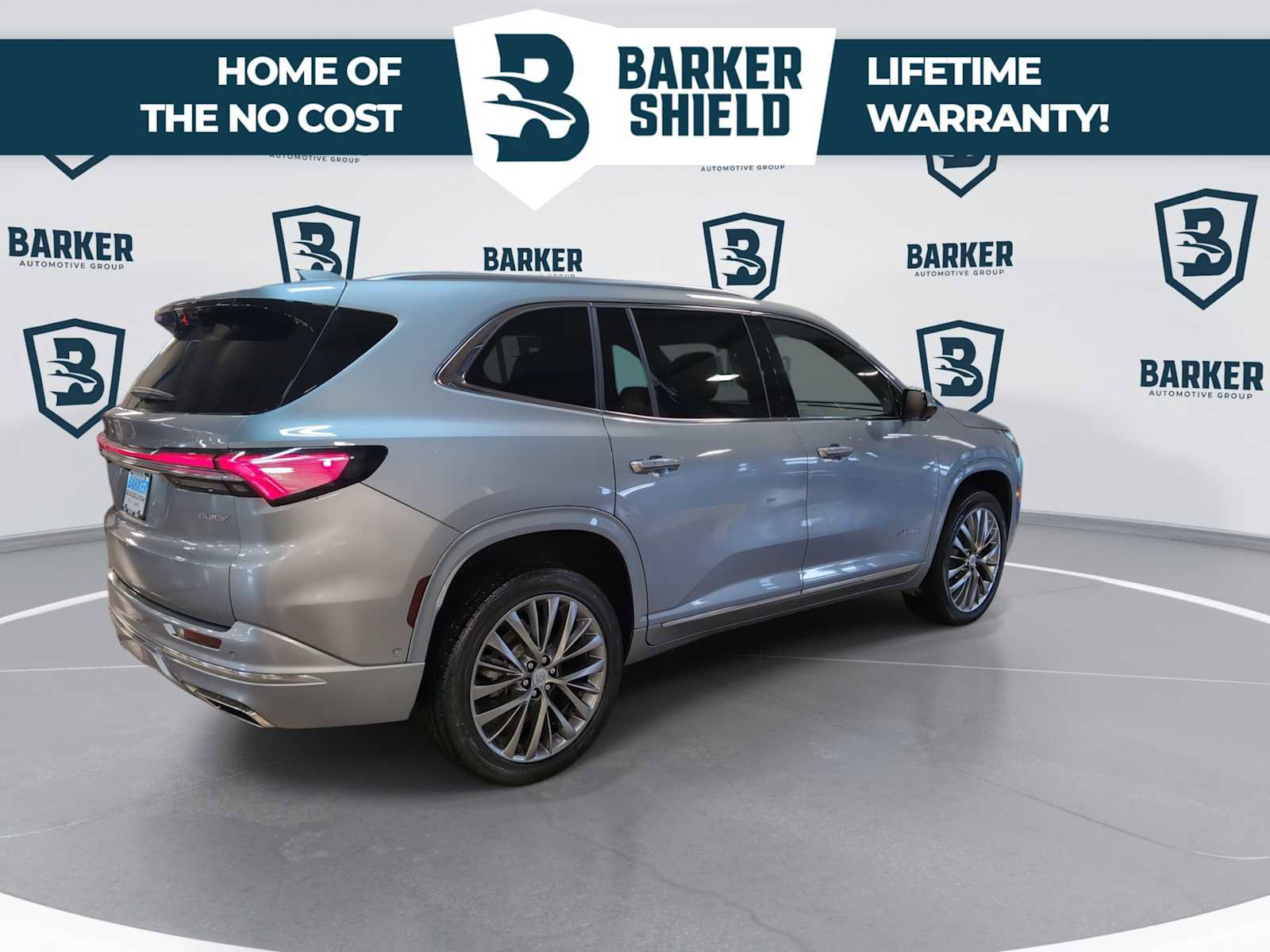 Used 2025 Buick Enclave Avenir AWD/4WD image 9