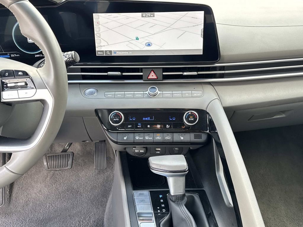 Used 2025 Hyundai Elantra SEL image 43