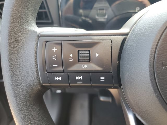 Used 2025 Nissan Kicks S FWD image 27