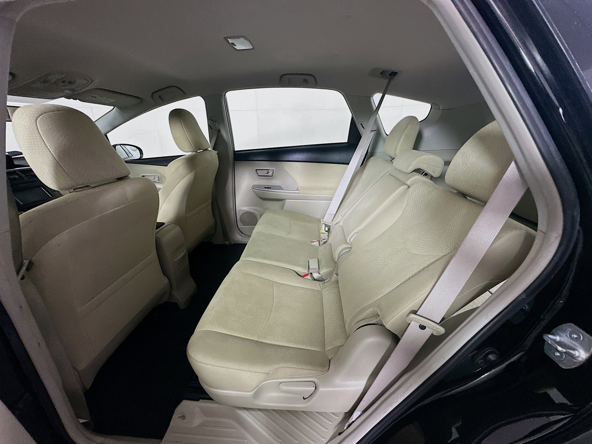 Used 2014 Toyota Prius V Two image 25