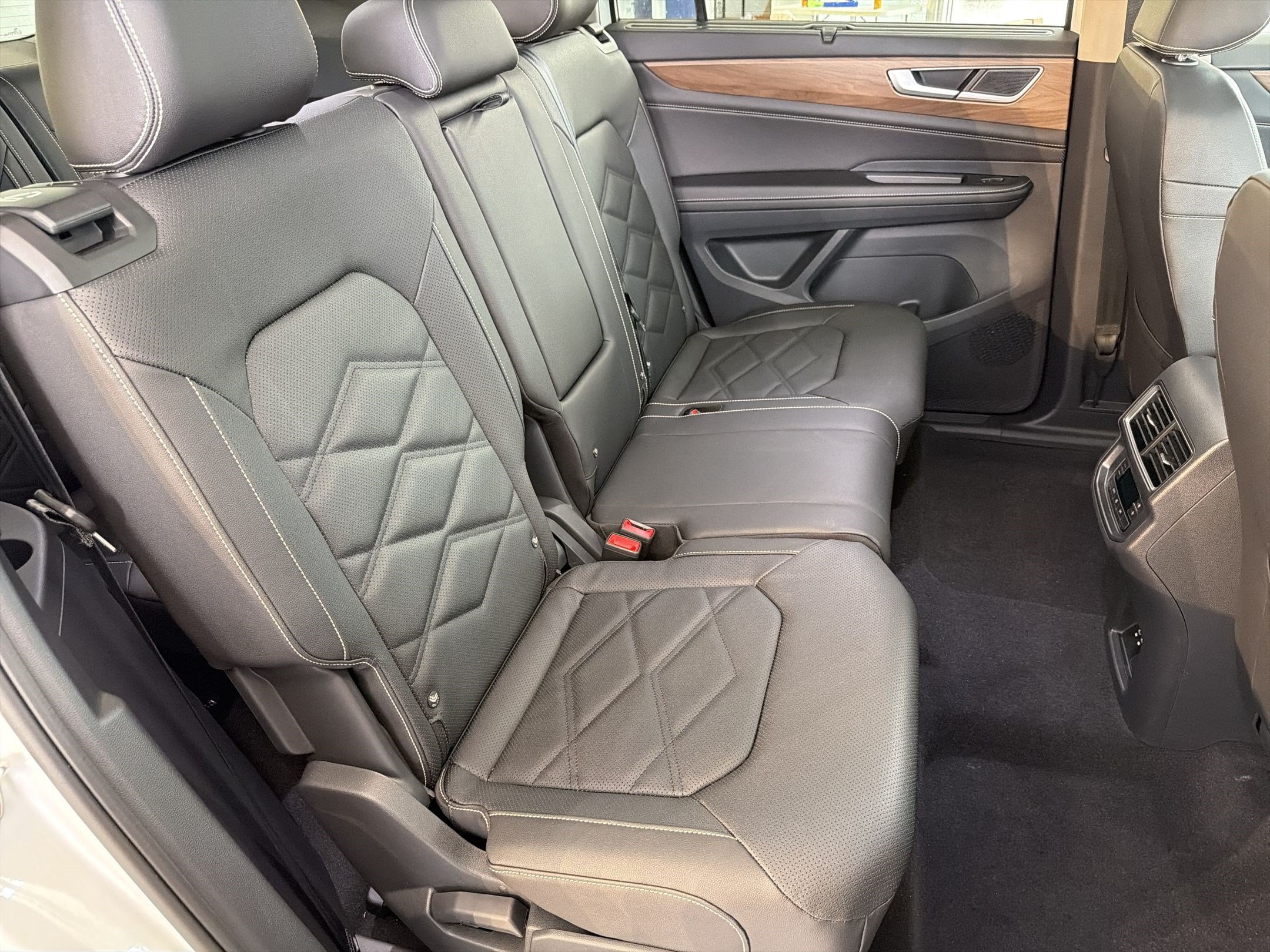 New 2026 Volkswagen Atlas SE FWD image 29