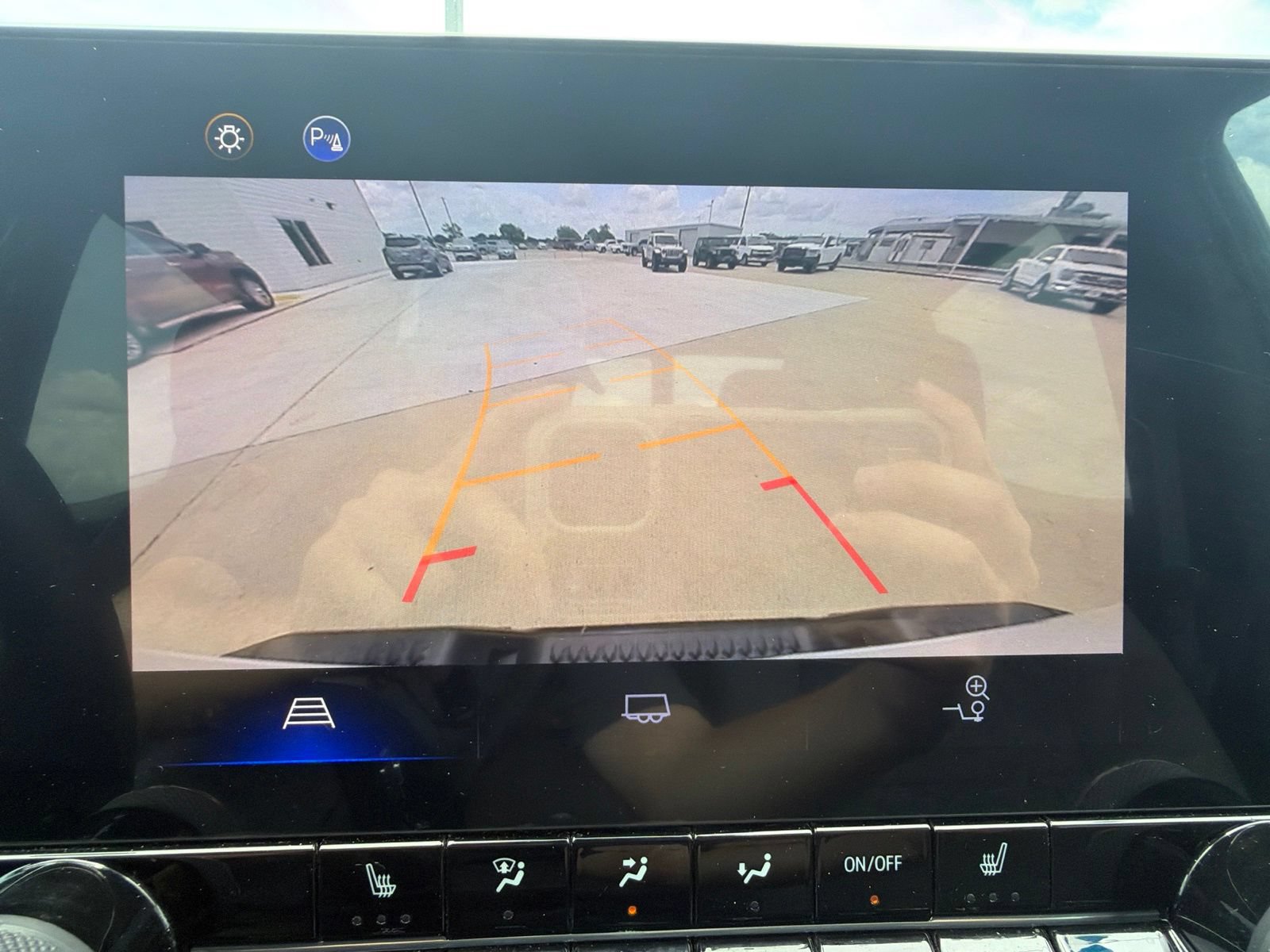 Used 2024 Chevrolet Colorado ZR2 w/ Safety Package AWD/4WD image 33