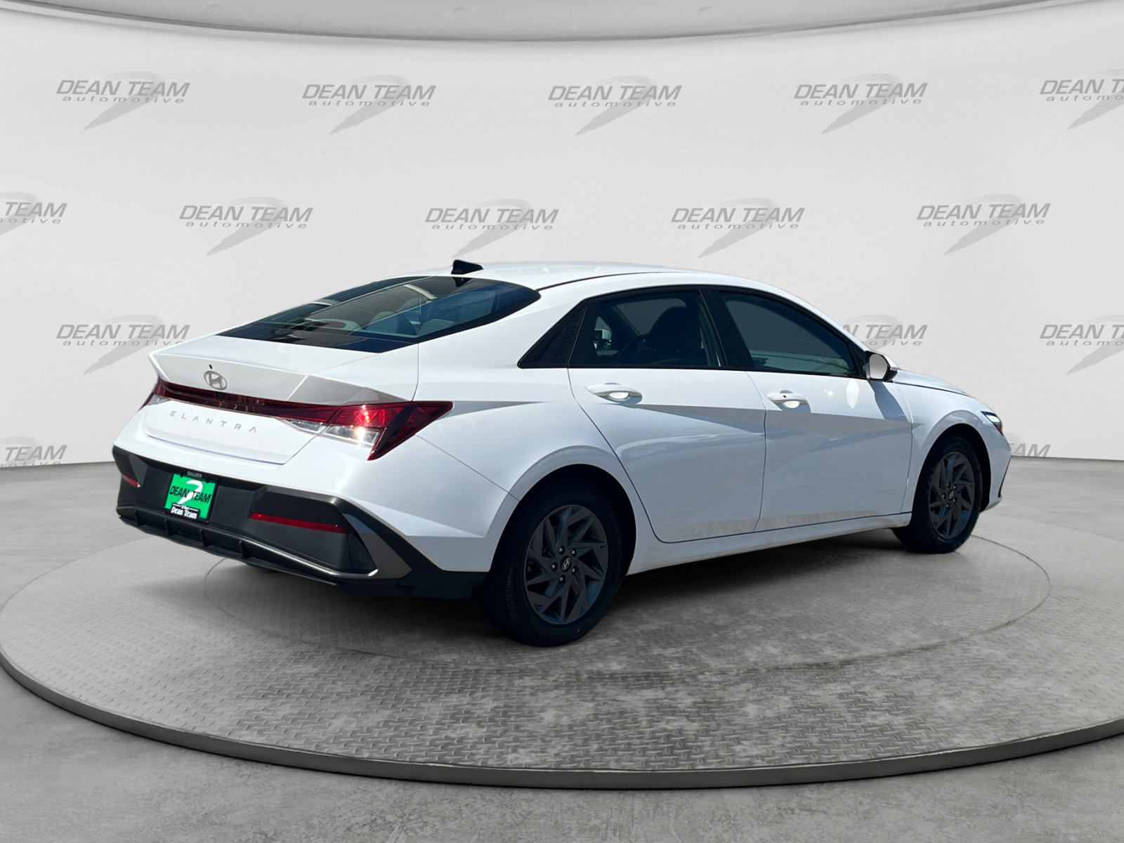 Used 2024 Hyundai Elantra SEL FWD image 8