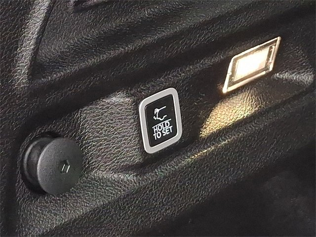 Used 2023 Jeep Grand Cherokee L Laredo image 32