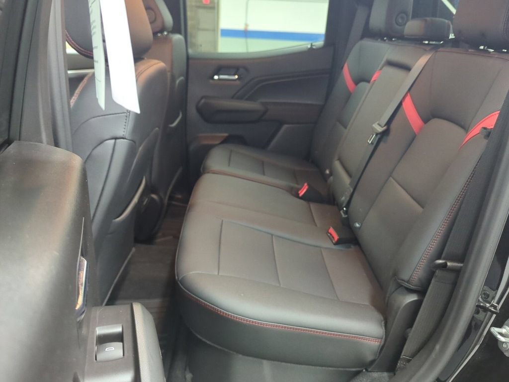 Used 2025 Chevrolet Colorado Z71 w/ Midnight Edition AWD/4WD image 25
