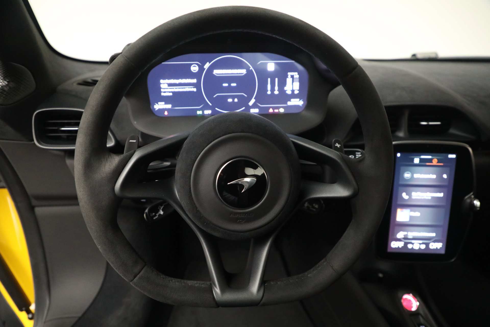 Used 2024 McLaren Artura image 29