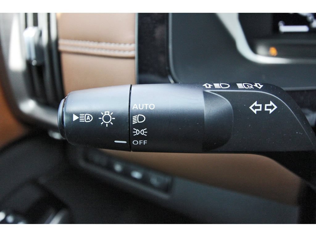 Used 2024 Nissan Pathfinder Platinum FWD image 21