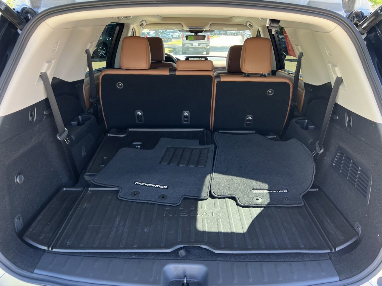 Certified 2025 Nissan Pathfinder Platinum w/ Cargo Package image 29