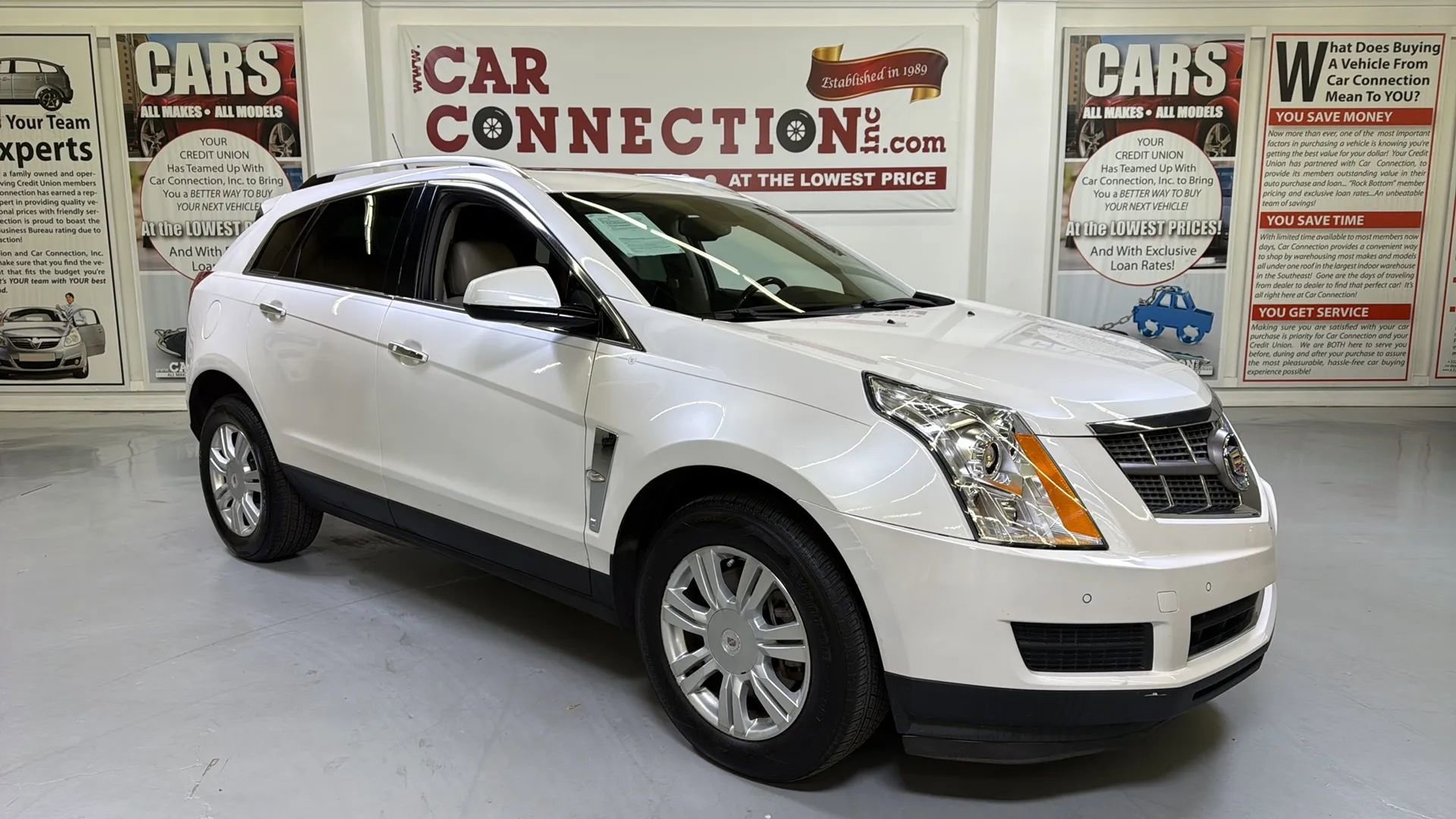Used 2011 Cadillac SRX Luxury FWD image 2