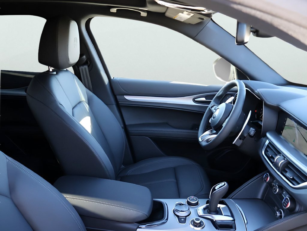 New 2025 Alfa Romeo Stelvio Sprint AWD/4WD image 10
