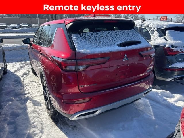 Used 2023 Mitsubishi Outlander SE image 4