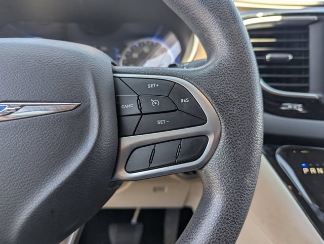 Used 2018 Chrysler Pacifica Touring Plus w/ Tire & Wheel Group FWD image 29