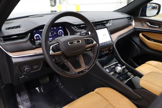 Used 2023 Jeep Grand Cherokee L Summit w/ Advanced Protech Group IV image 31