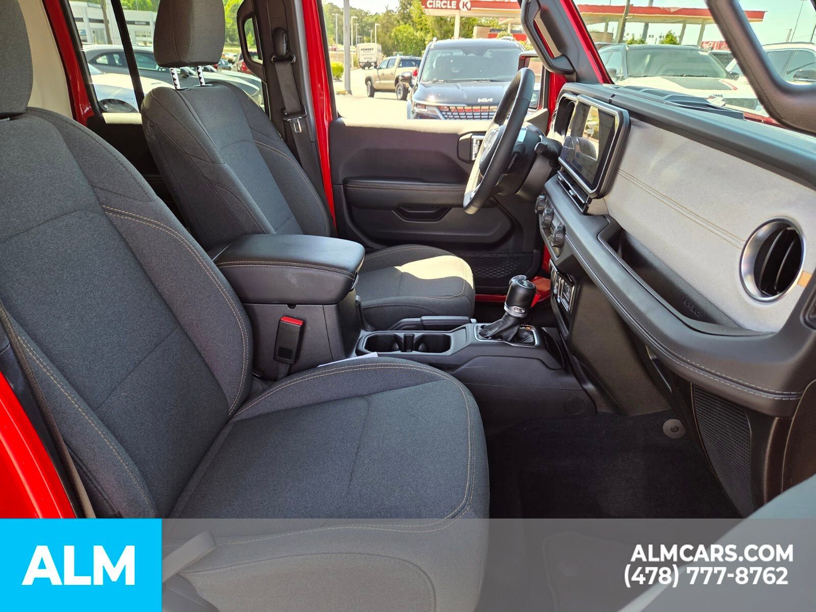 Used 2025 Jeep Wrangler Unlimited Sahara image 16