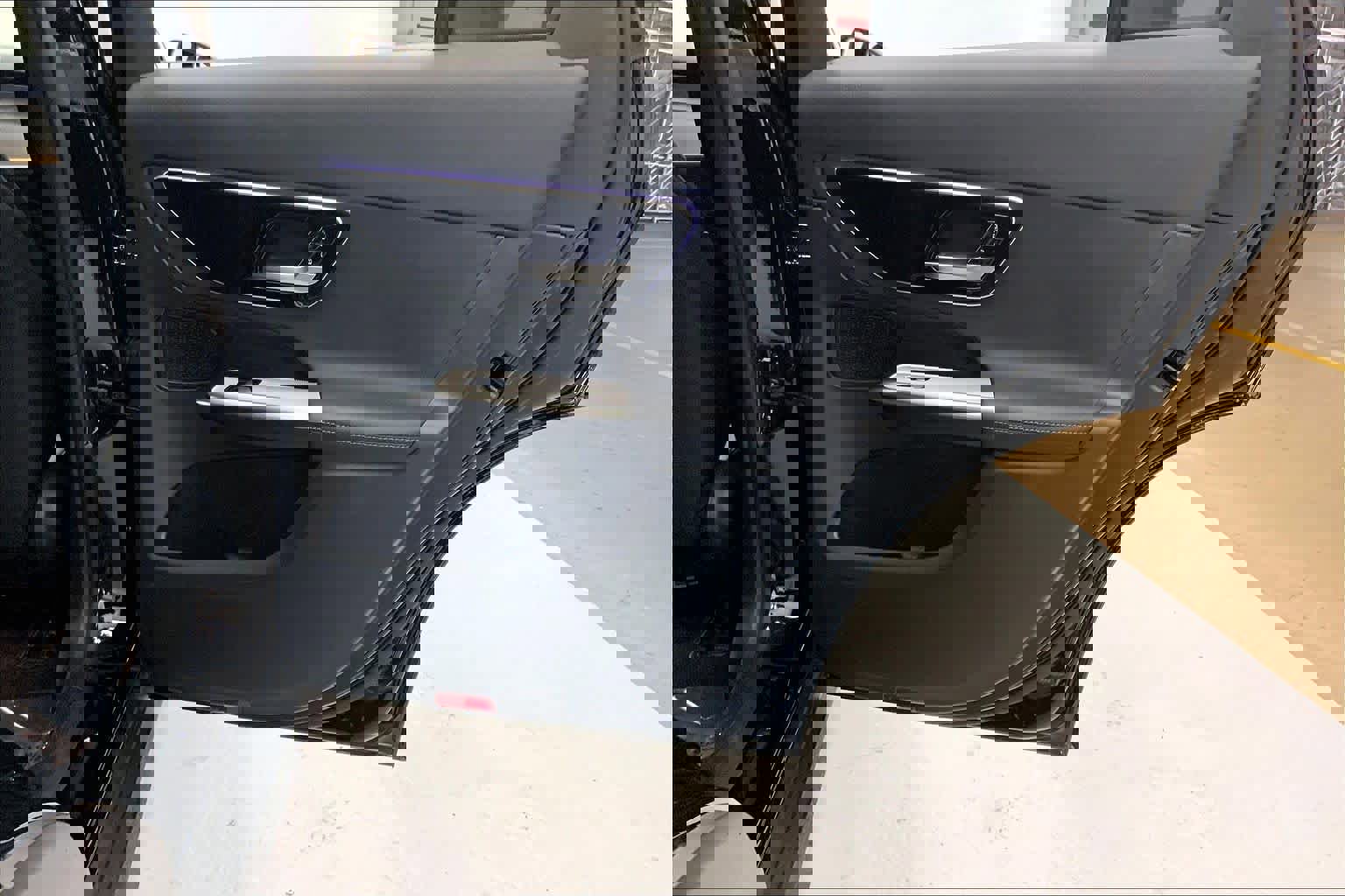 Used 2025 Mercedes-Benz GLC 300 image 12