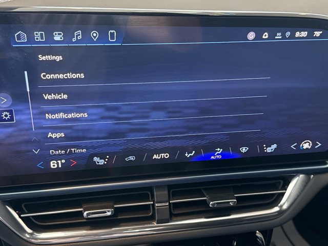 New 2026 Chevrolet Equinox EV LT FWD image 23