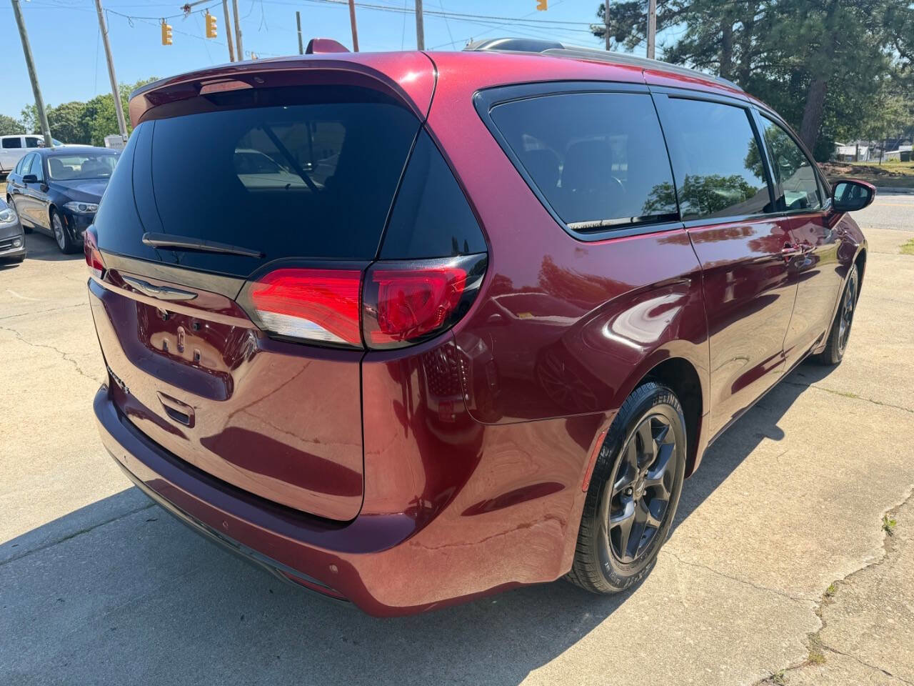 Used 2018 Chrysler Pacifica Touring-L Plus w/ S Appearance Package FWD image 5