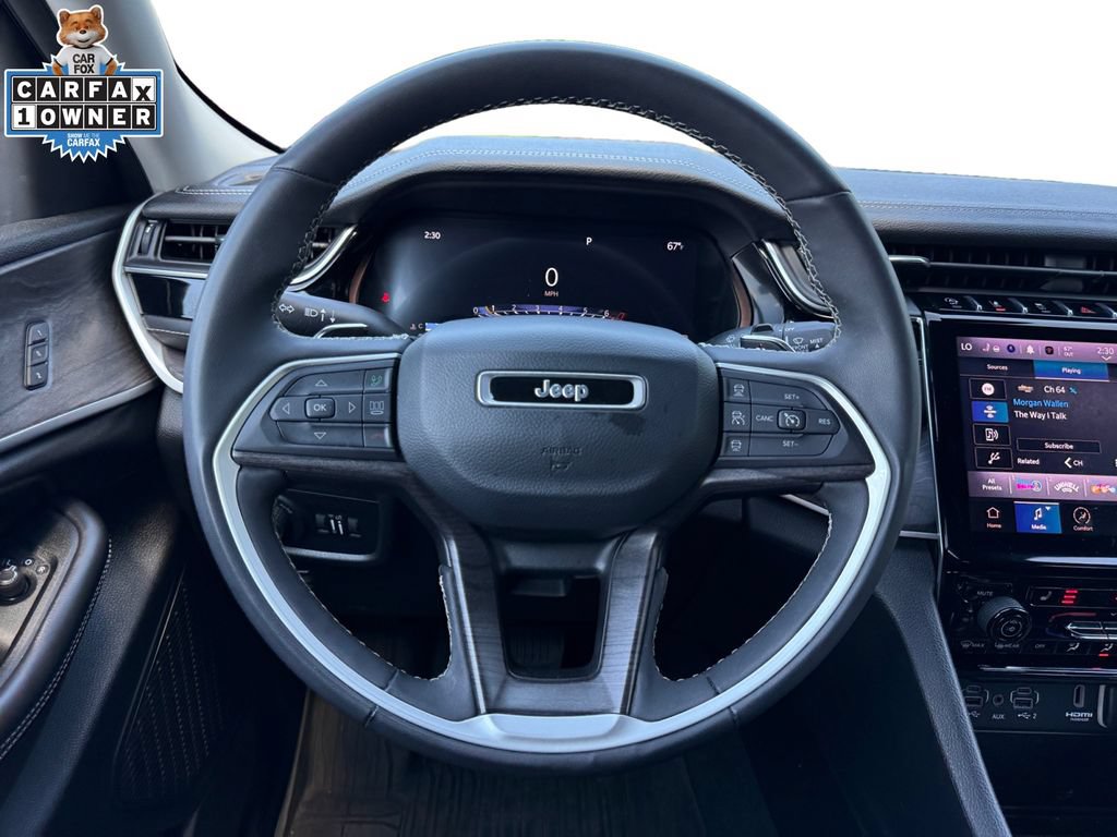 Used 2023 Jeep Grand Cherokee Limited w/ Black Appearance Package AWD/4WD image 12