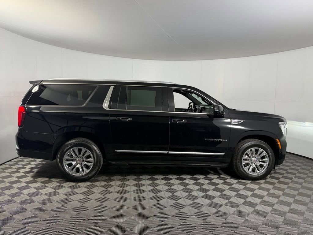 Used 2025 GMC Yukon XL Denali AWD/4WD image 3