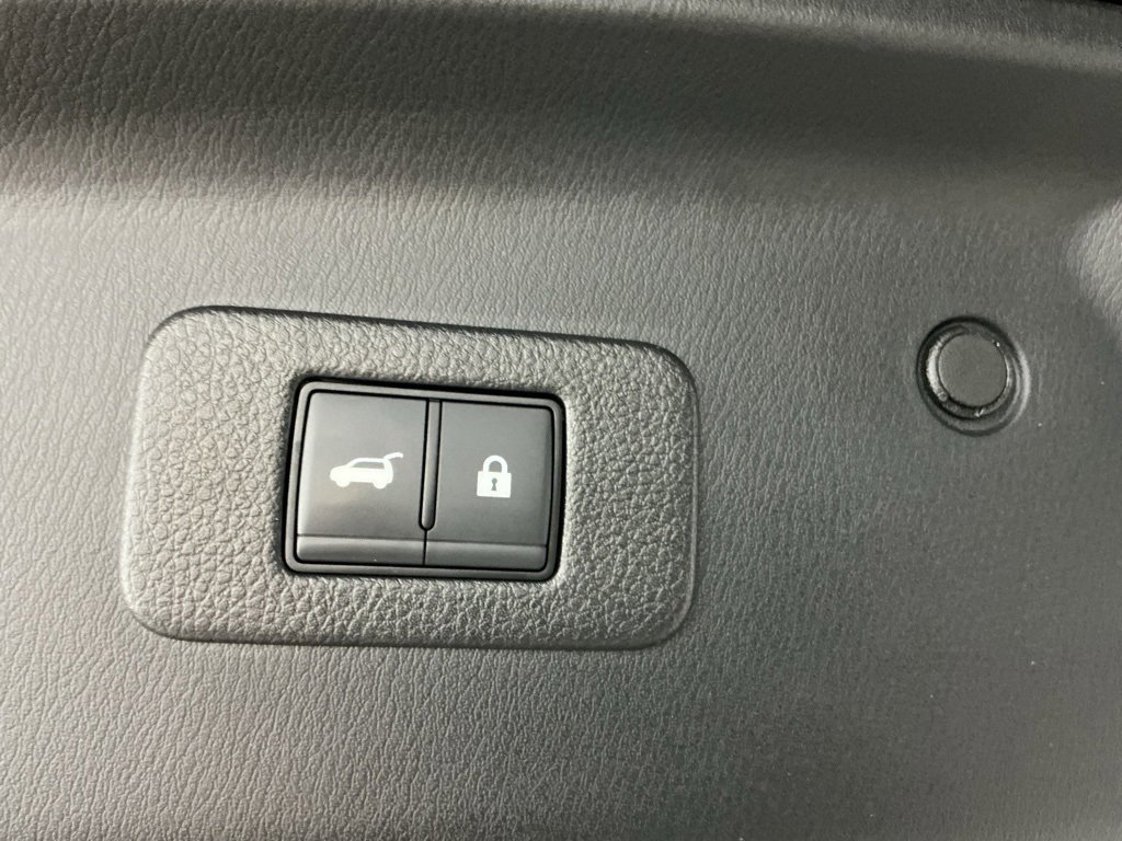 Used 2024 Nissan Armada SL w/ Captain's Chairs Package image 31