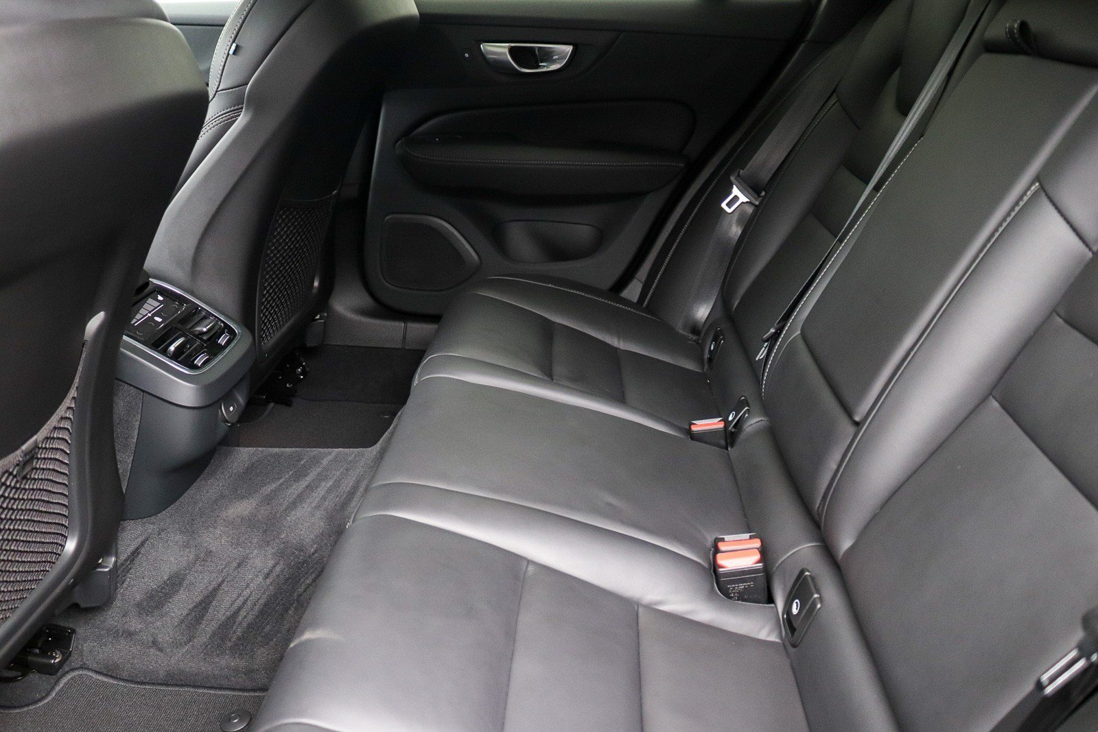 Used 2024 Volvo V60 B5 Cross Country Ultimate w/ Protection Package Premier AWD/4WD image 15