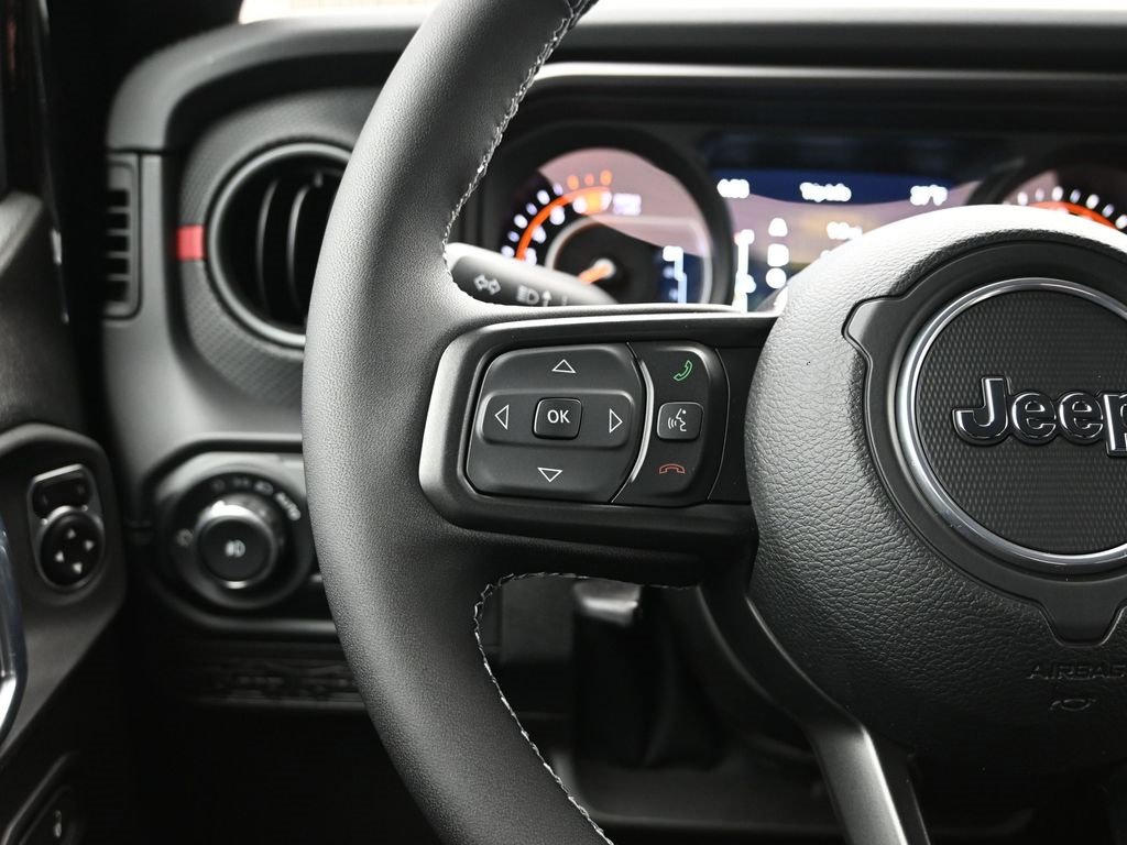 New 2025 Jeep Wrangler Unlimited Rubicon w/ Technology Group image 25