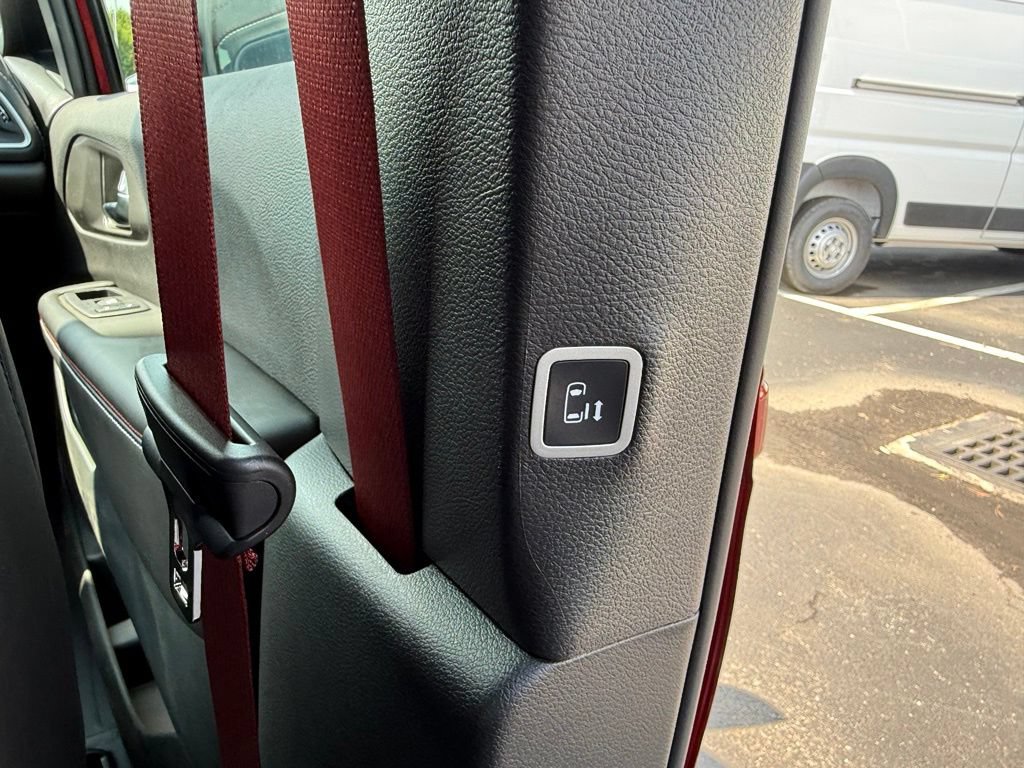 New 2027 Chrysler Pacifica Select FWD image 58