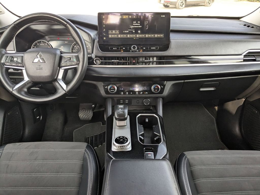Used 2025 Mitsubishi Outlander SE FWD image 23