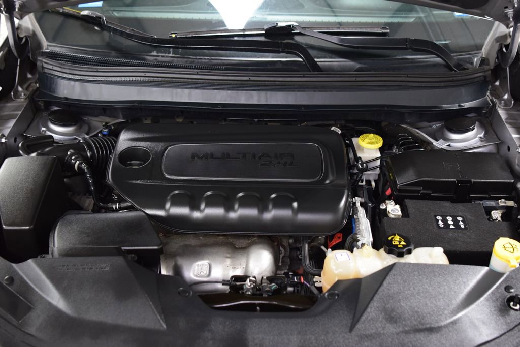 Used 2019 Jeep Cherokee Latitude w/ Cold Weather Group image 27