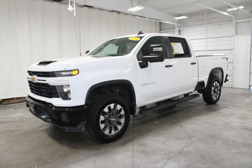Used 2024 Chevrolet Silverado 2500 Custom w/ Custom Value Package image 4