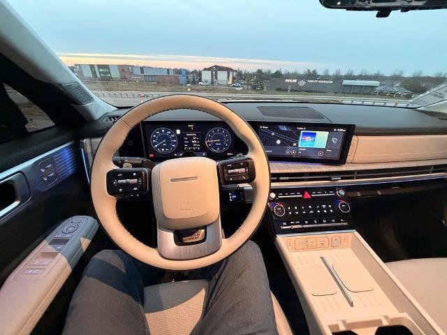 Used 2025 Hyundai Santa Fe Calligraphy image 11