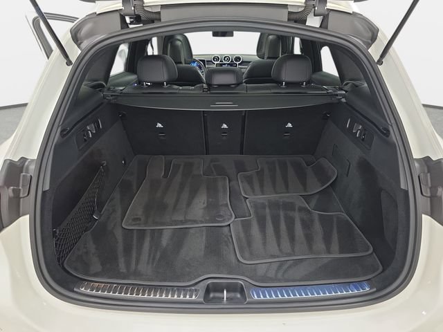 Used 2025 Mercedes-Benz GLC 300 4MATIC image 35