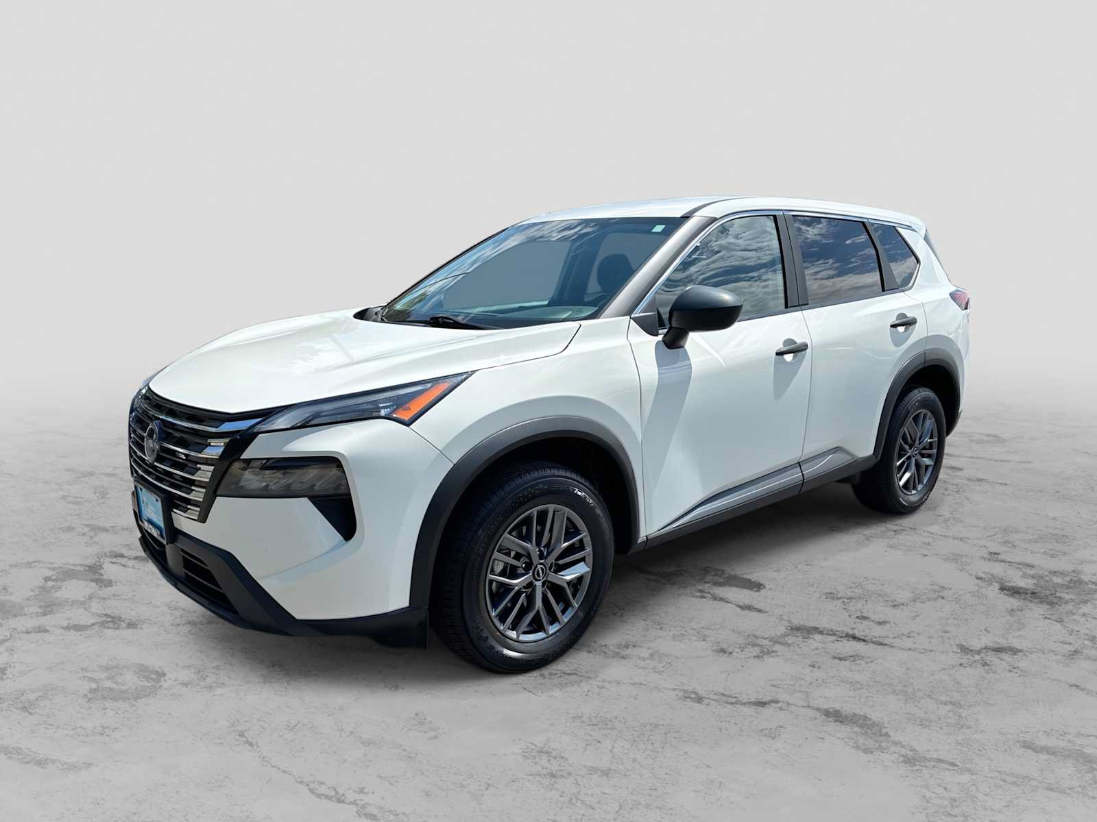 Used 2024 Nissan Rogue S AWD/4WD image 1
