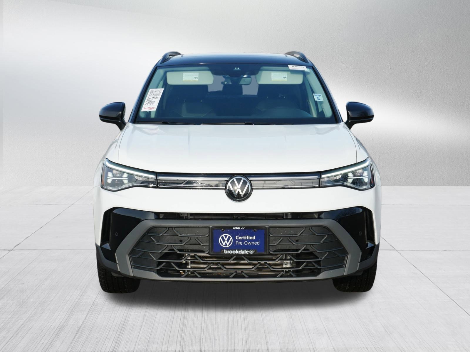 Certified 2025 Volkswagen Taos SE image 2