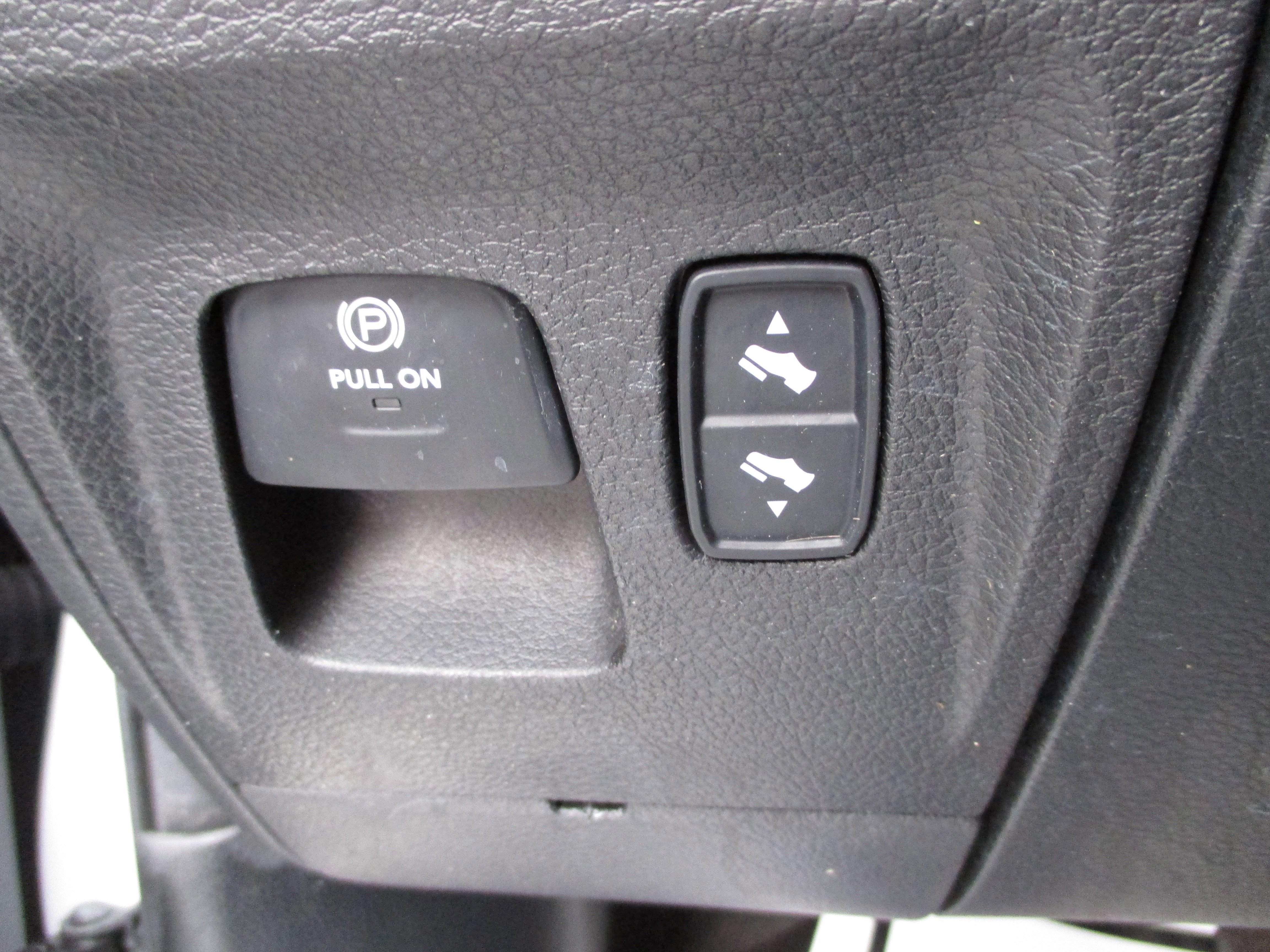 Used 2020 RAM 1500 Laramie AWD/4WD image 17