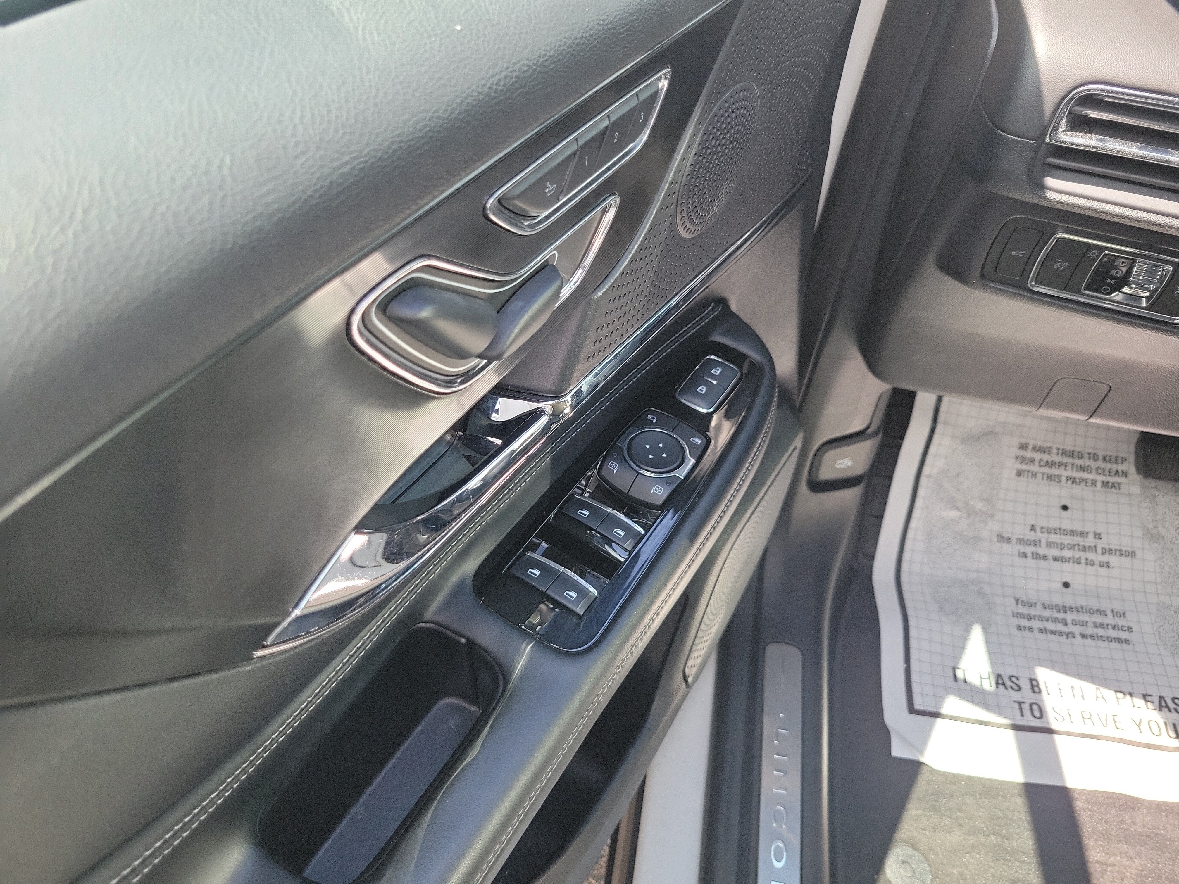 Used 2024 Lincoln Corsair FWD image 11
