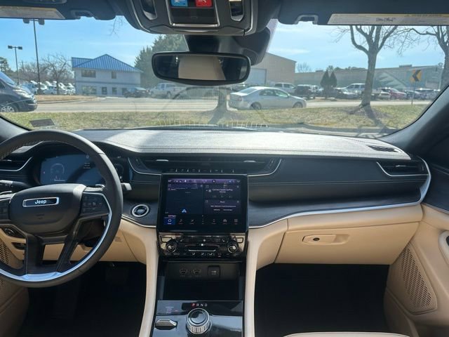 Used 2025 Jeep Grand Cherokee L Limited w/ Black Appearance Package image 19